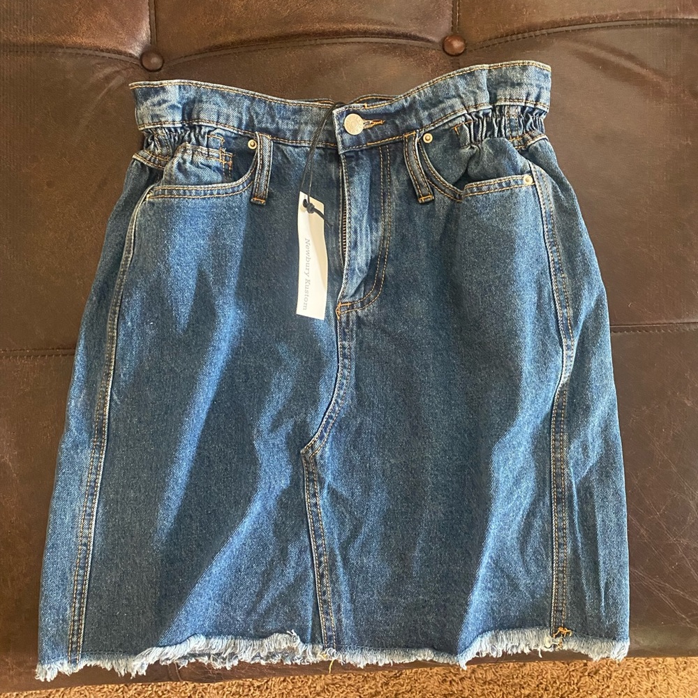 Brand new with tags, super cute denim skirt, size S
